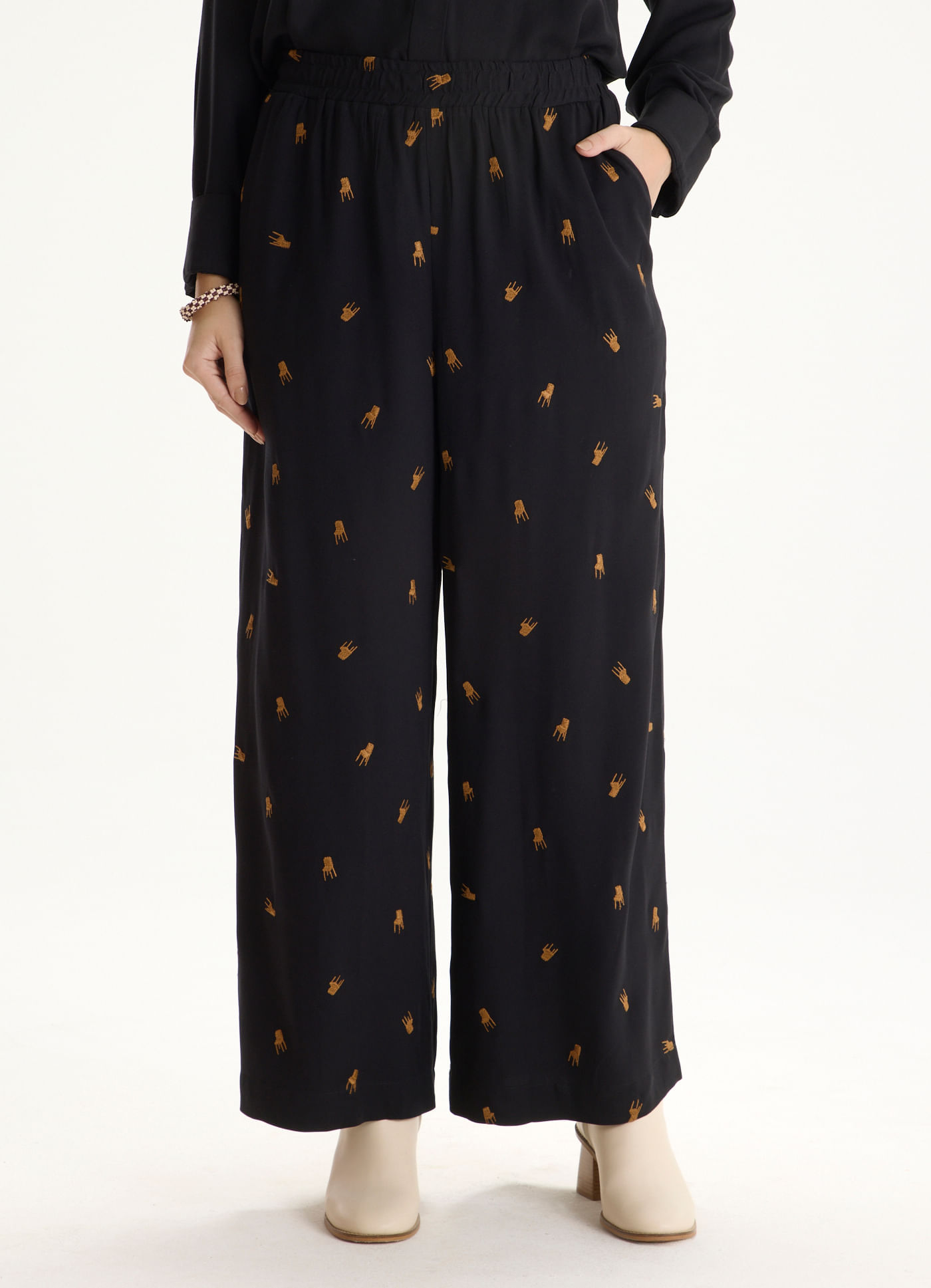 Calca viscose bordado cadeirinhas