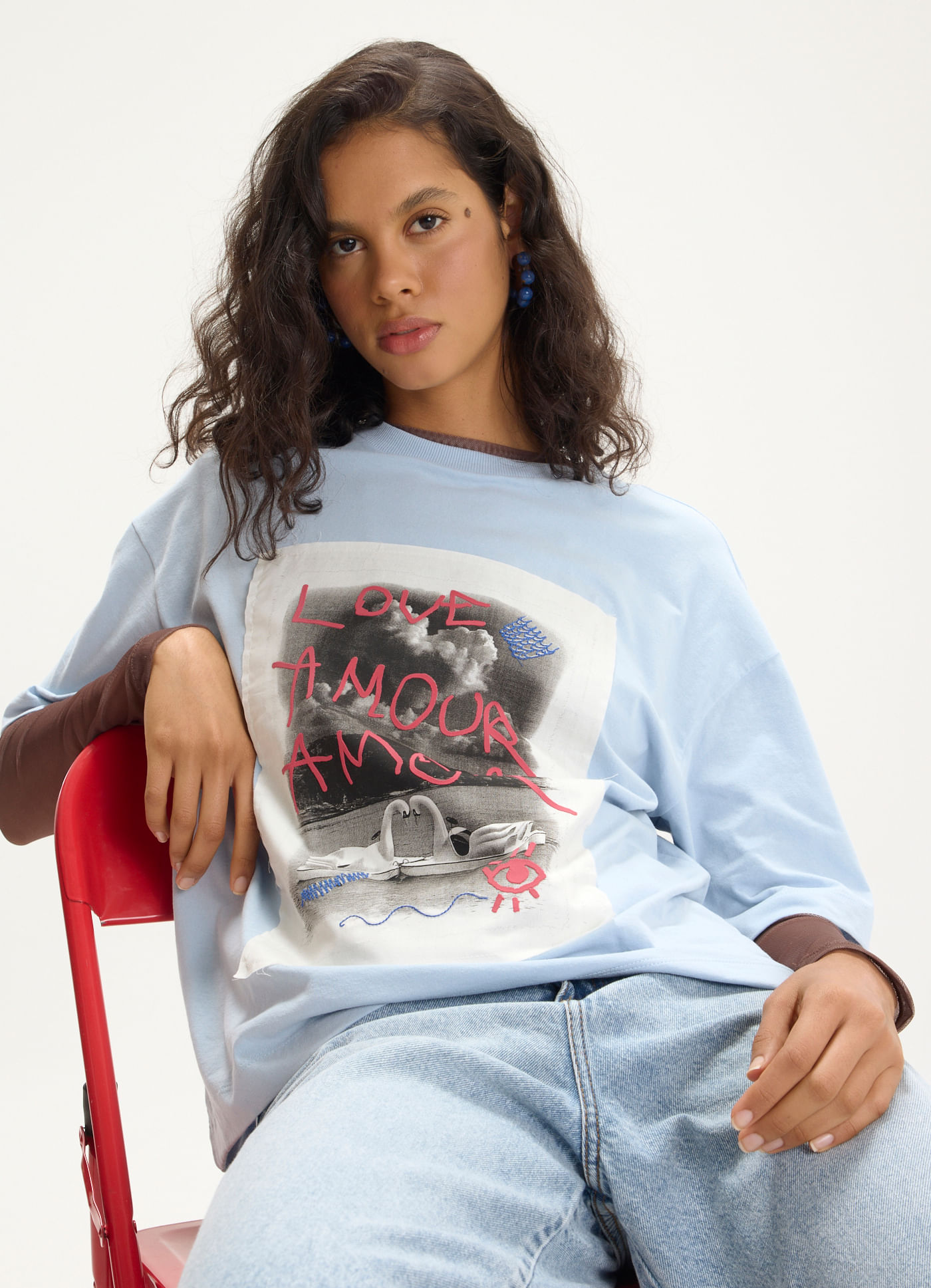 T-shirt maxi bordada amour azul claro