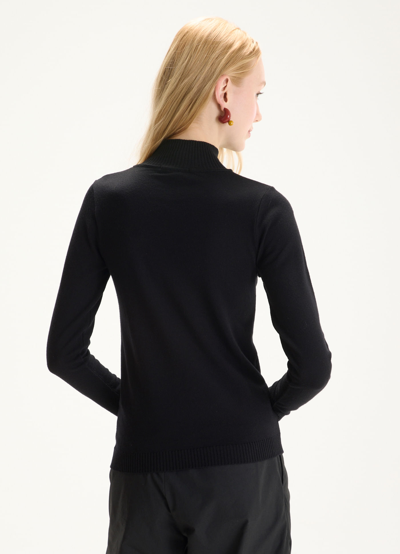 Blusa ml tricot gola alta preto