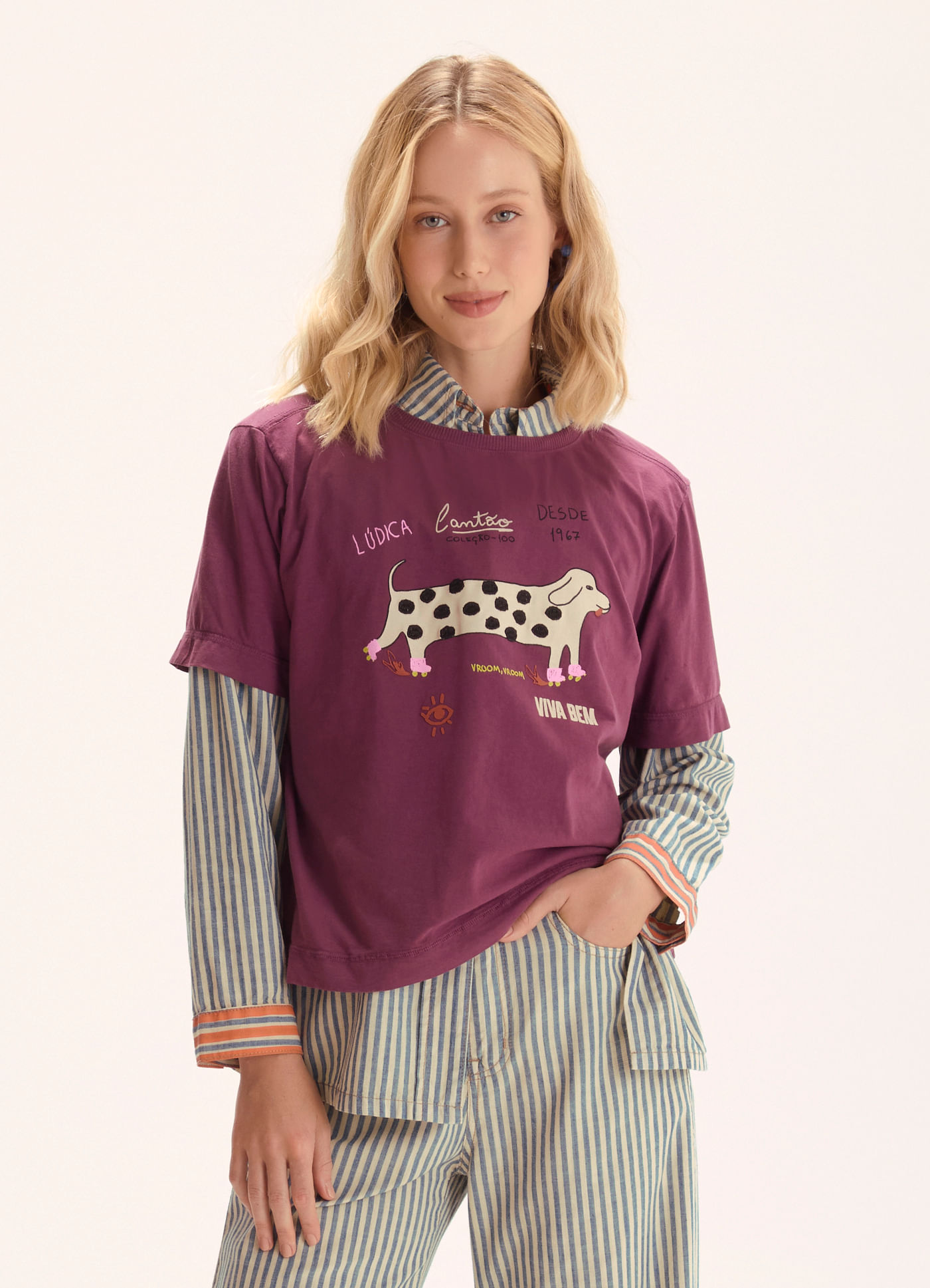 T-shirt box bordada cachorro patins roxo