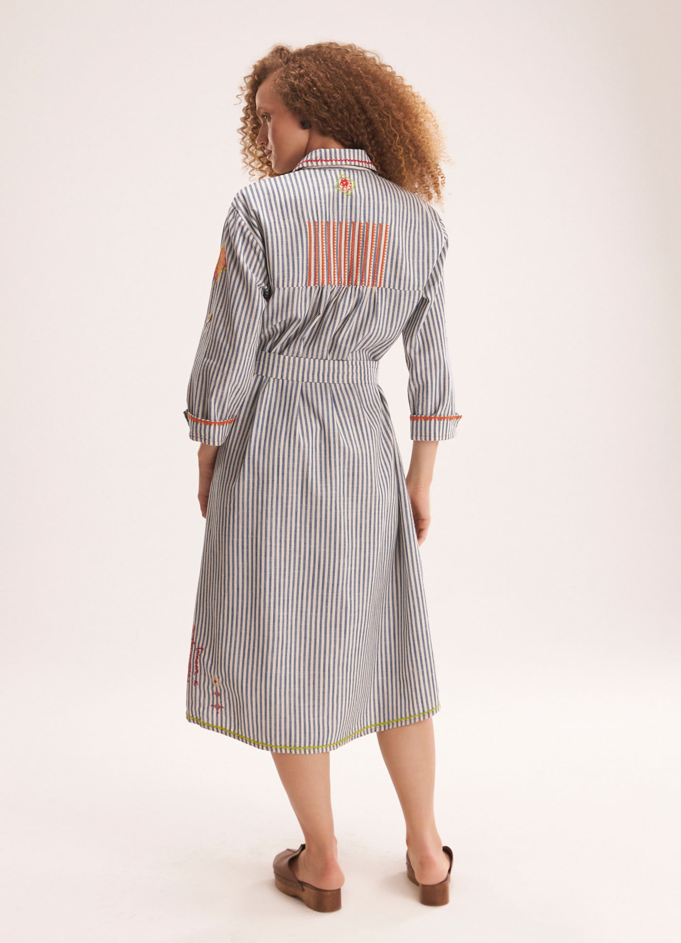 Vestido chemisier sarja listra bordado brincar