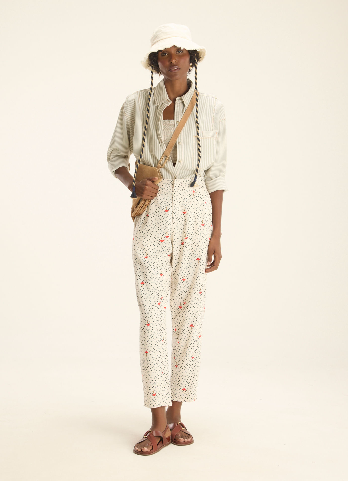 Calça linho estampada amanita