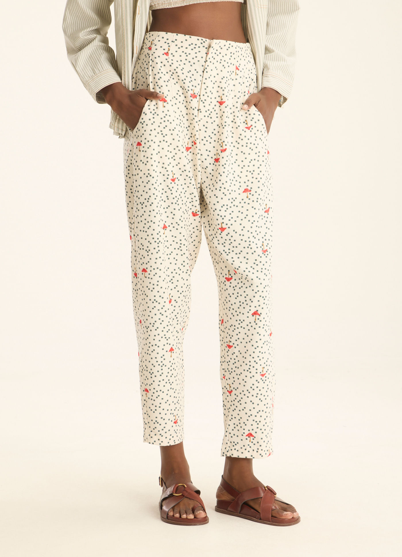 Calça linho estampada amanita