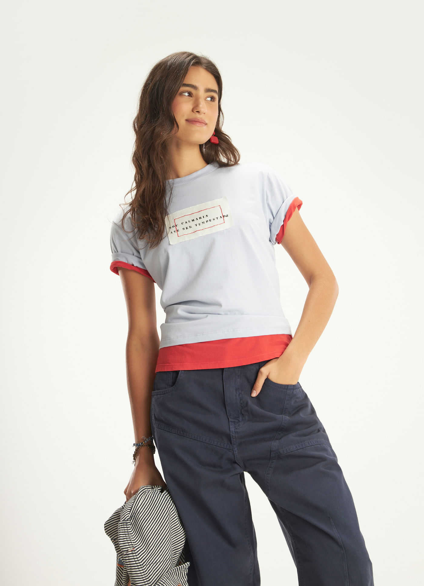T-shirt bordada sou calmaria azul claro