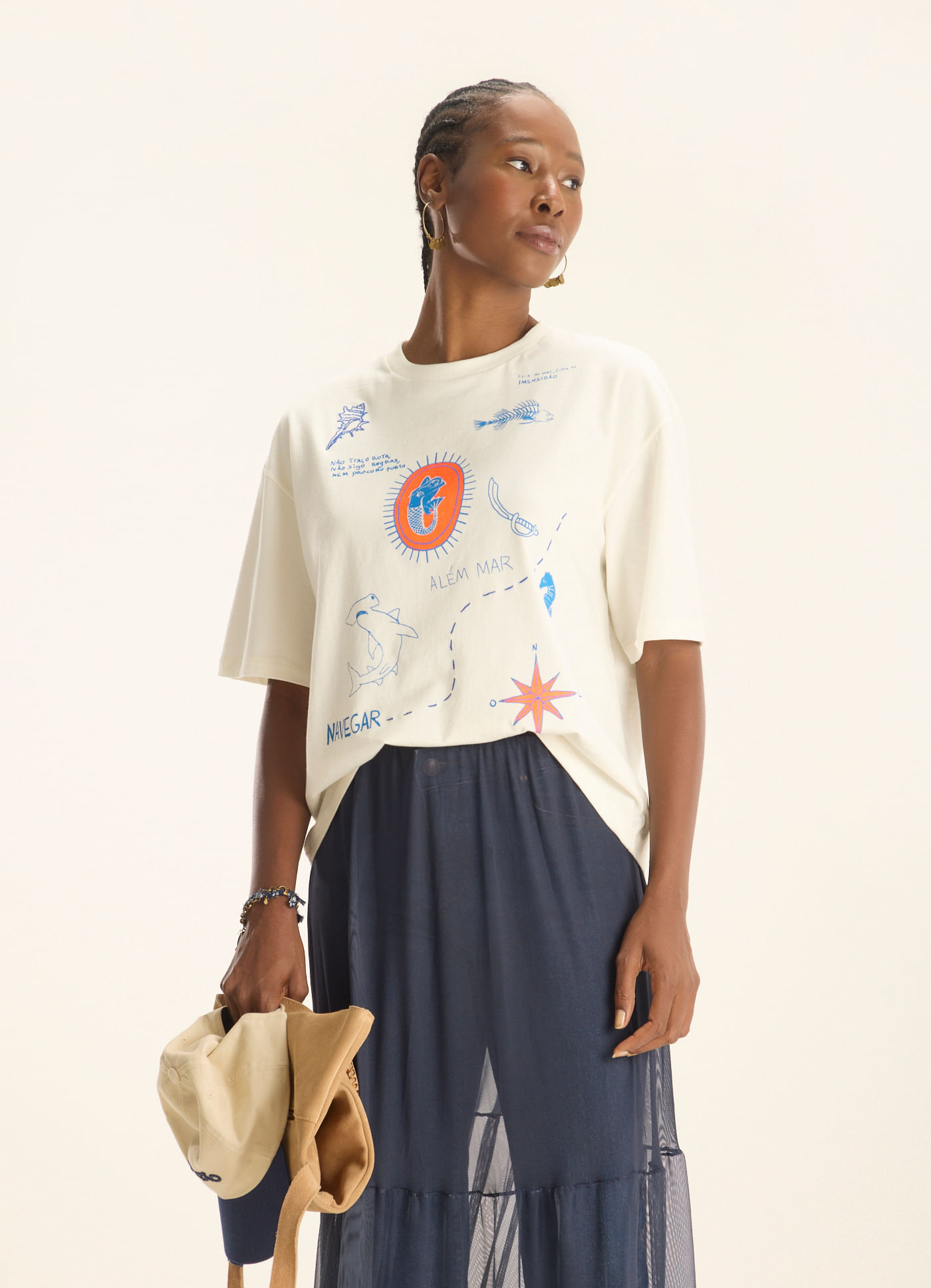 T-shirt maxi bordada além mar off white