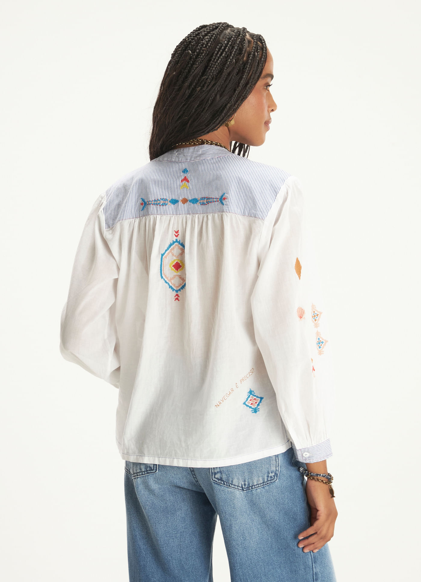 Camisa voil bordado navegar e preciso