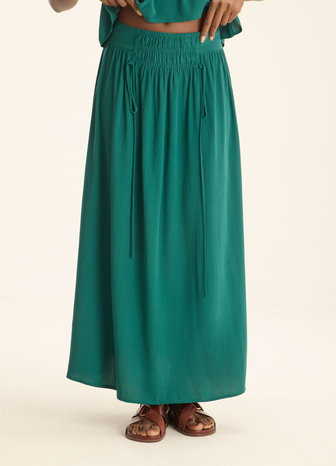 Saia viscose leve verde escuro