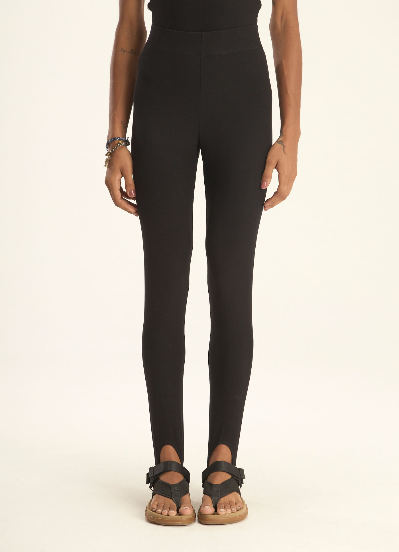Calça legging fuso canelada preto