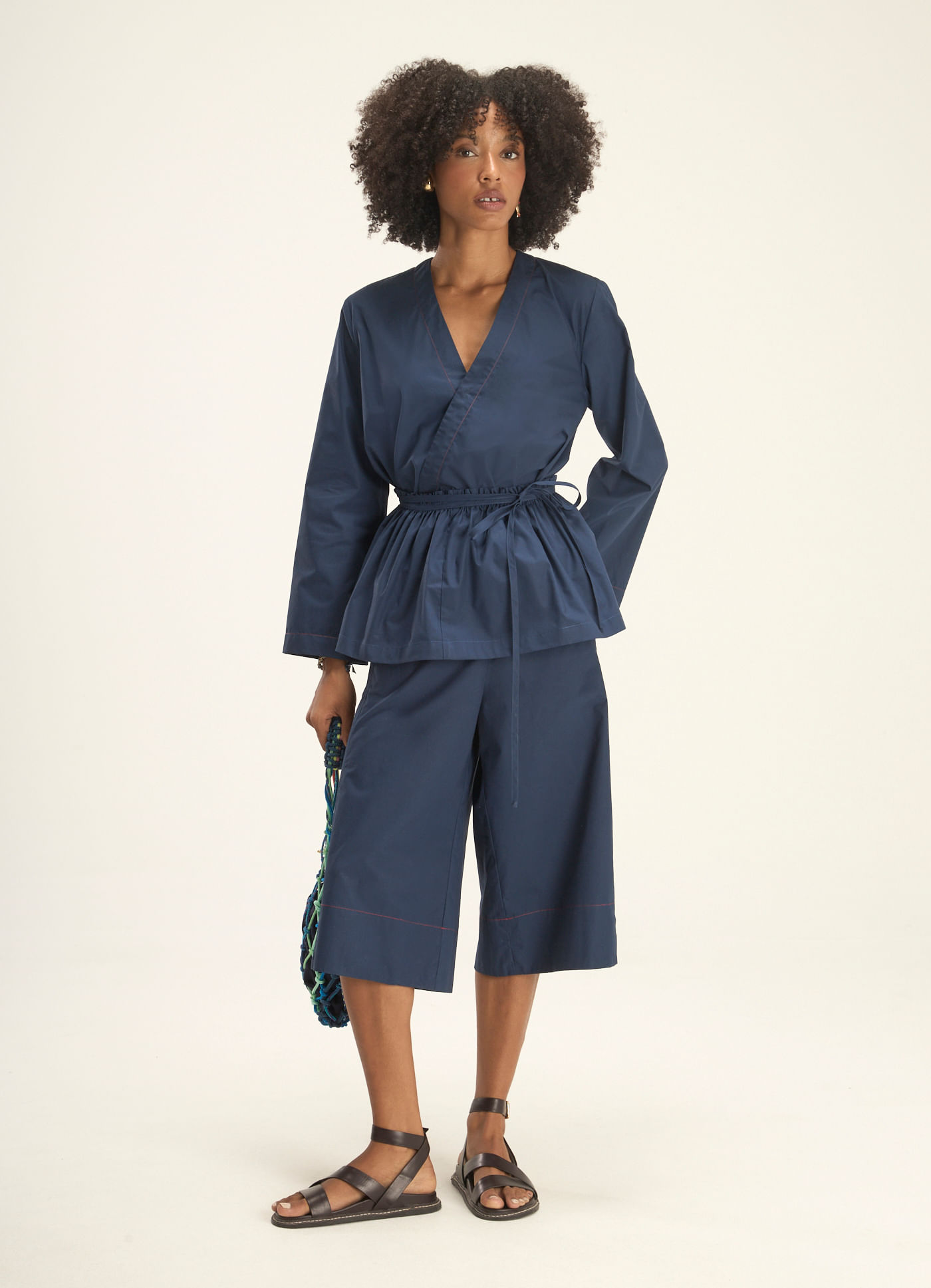 Calça algodão corsário azul marinho