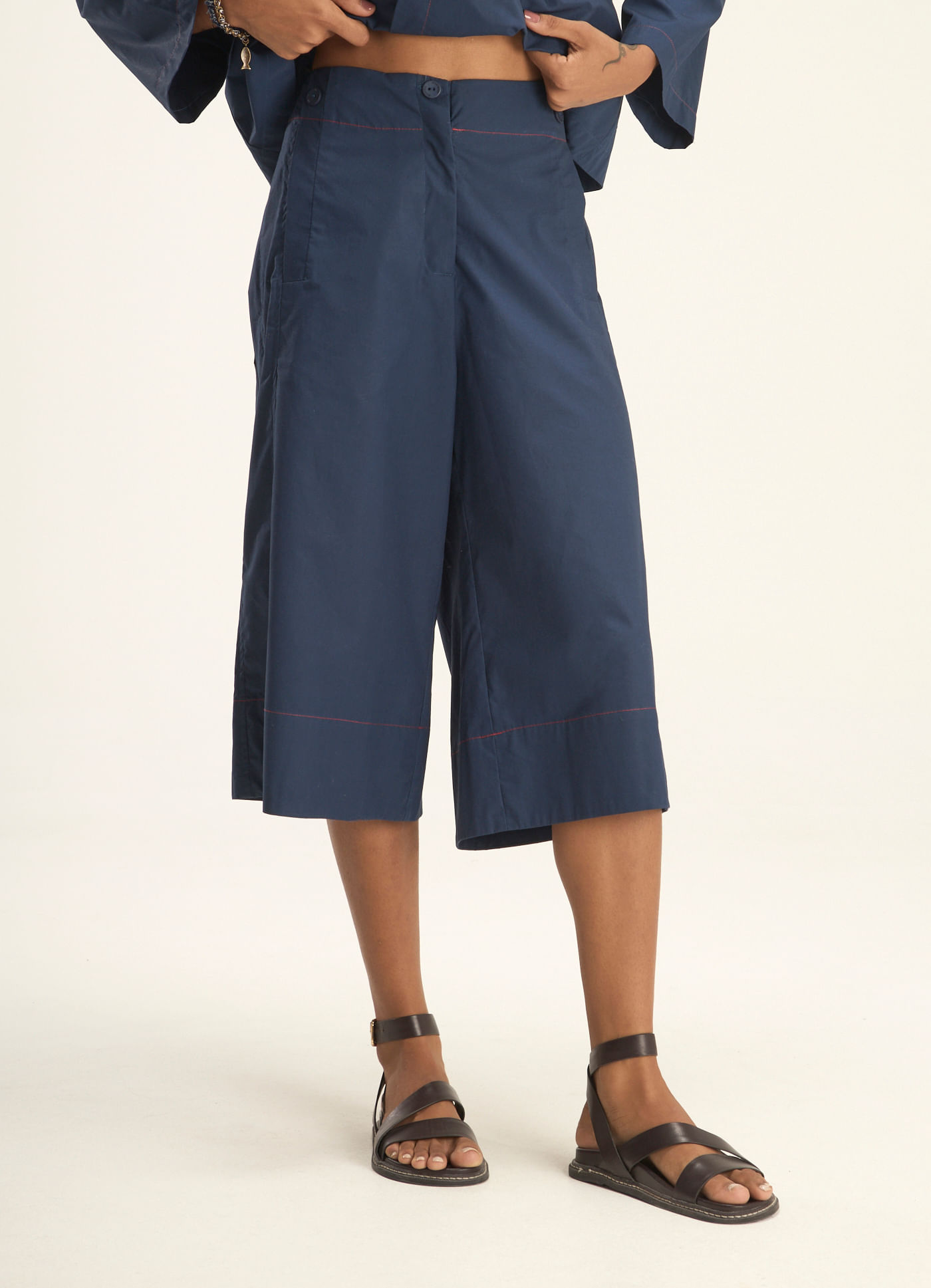 Calça algodão corsário azul marinho