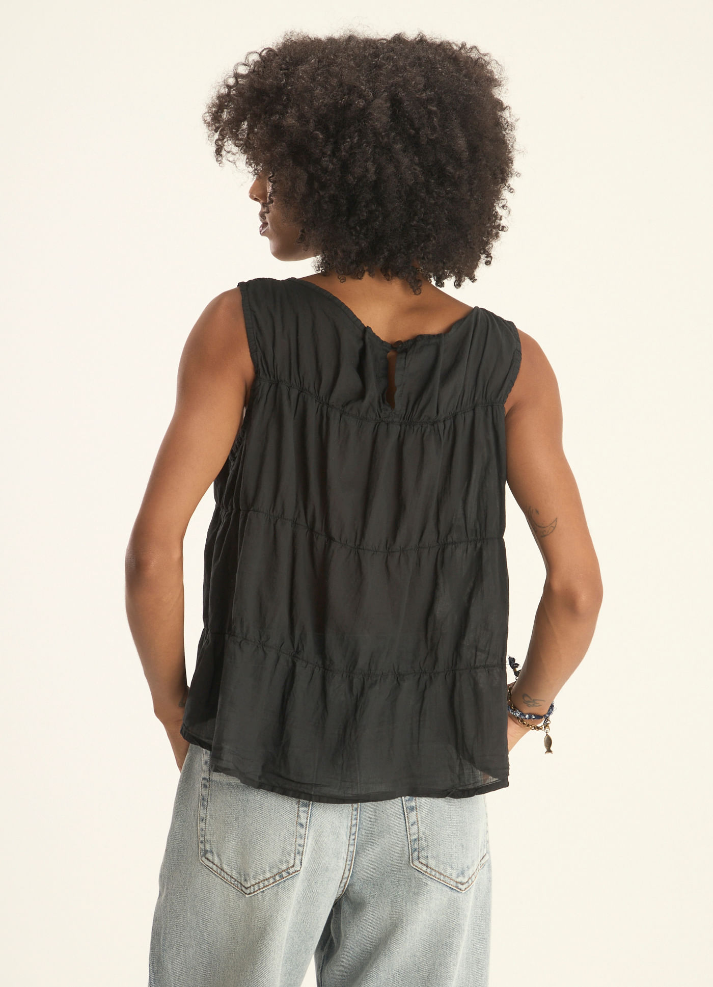 Blusa textura voil liso preto