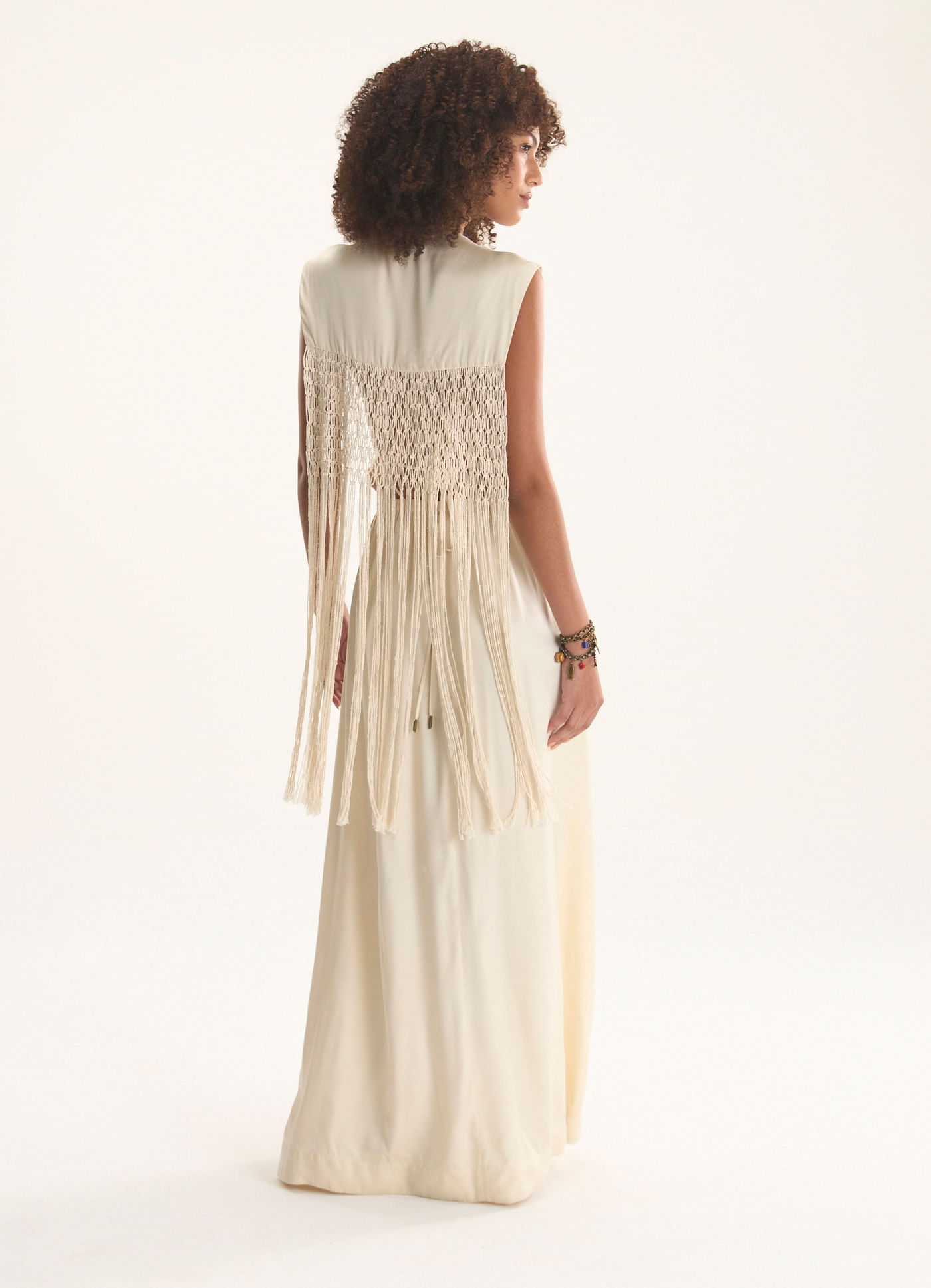 Vestido viscose acetinada macrame bege