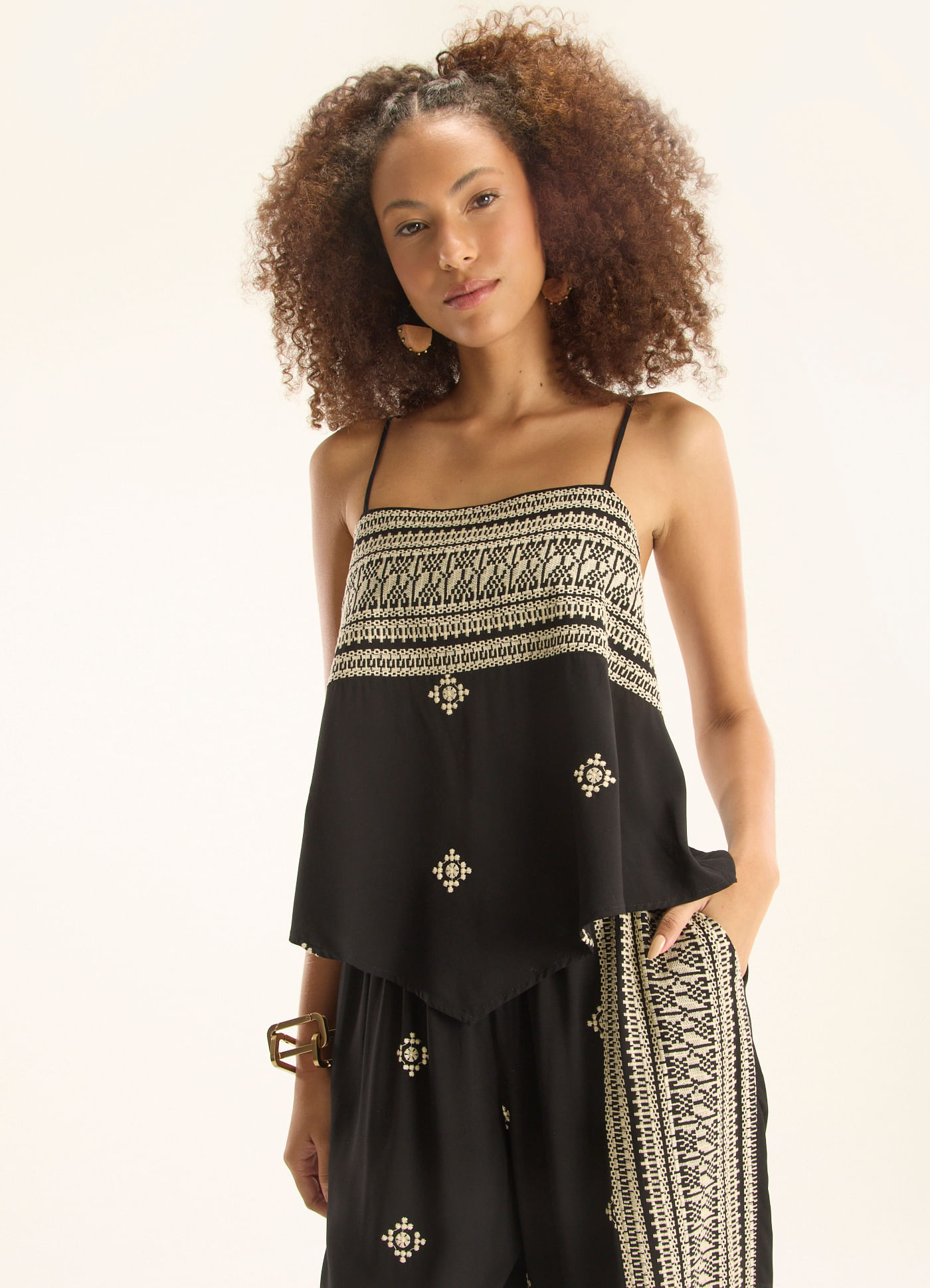 Blusa bordada bússola