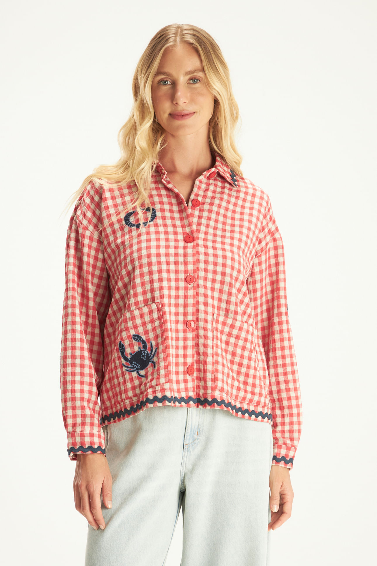 Camisa vichy bordado vermelho