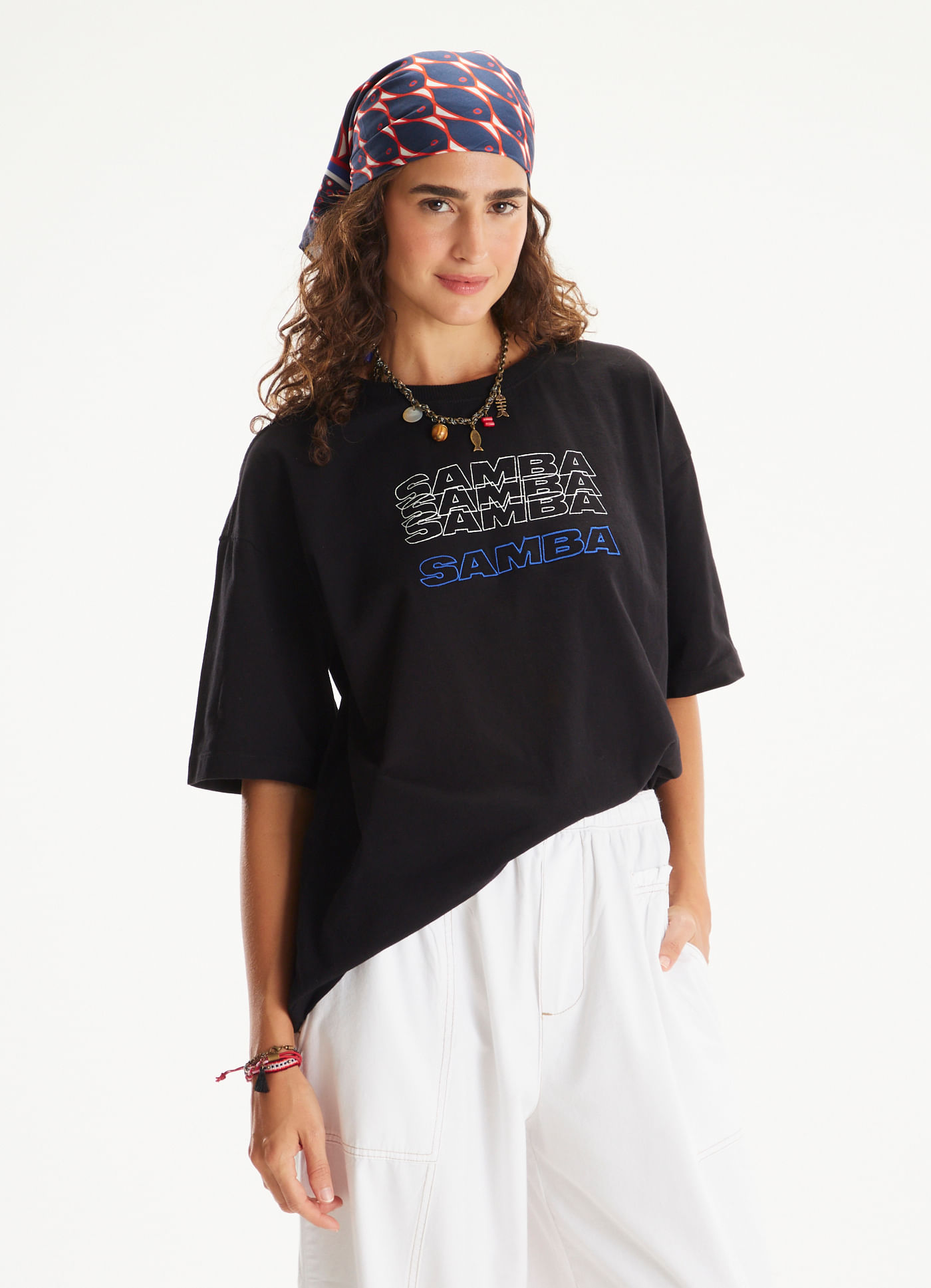 T-shirt maxi bordada samba preto