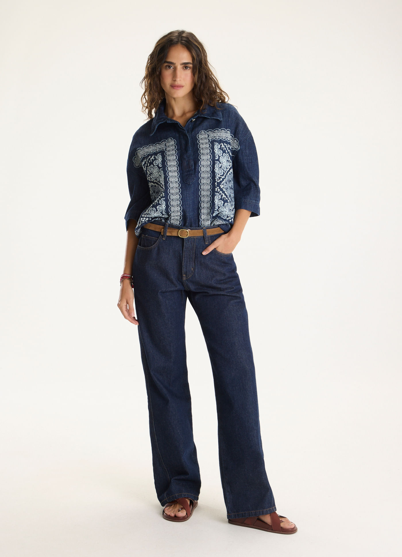 Calça reta recortes jeans