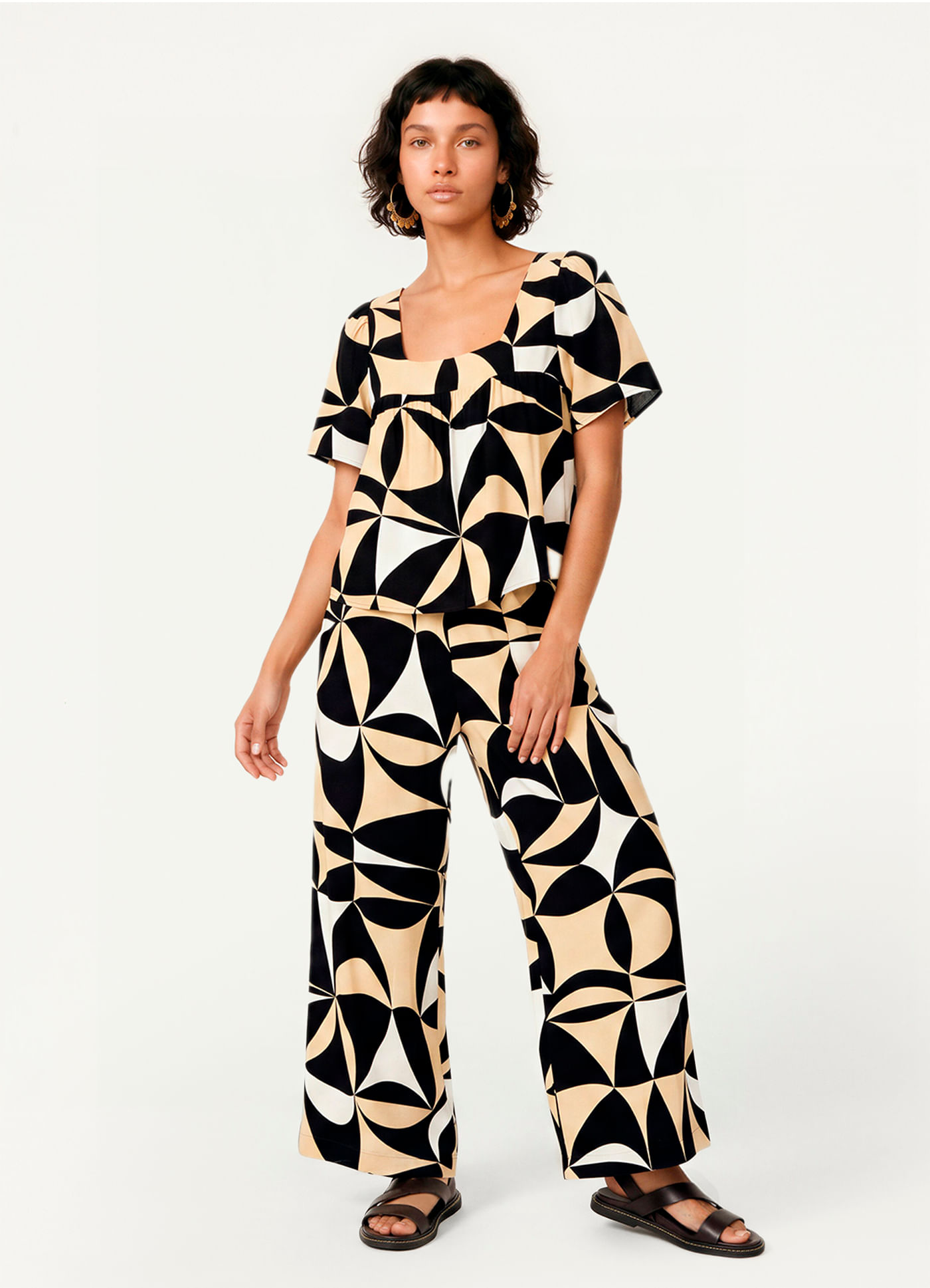 Calça estampada tendas